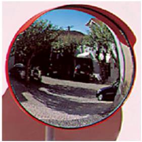 04. O raio de curvatura do espelho mede a metade da distância focal. 08. A imagem no anteparo mede 10cm de altura. 16.