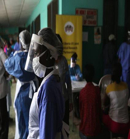 25/08/2018 REPÚBLICA DEMOCRÁTICA DO CONGO (RDC) Entre o ebola e os acordos comerciais: duas faces da África Um vírus que causa hemorragia, falência de órgãos e pode levar à morte é um tema árido para
