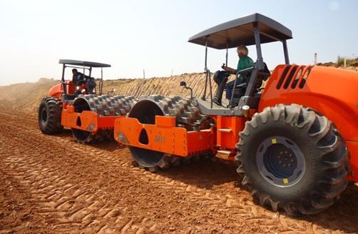 Compactação da base A compactação é executada por rolos compactadores estáticos ou