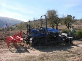 III.1.2 Descrição da acção 2.1 - aquisição de tractor e alfaias A Associação de Produtores Florestais do Nordeste Transmontano procedeu à aquisição do tractor e alfaias em Outubro de 2007.