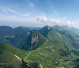 3 Dia Genebra - Chamonix - Mont Blanc - Genebra Viagem de ônibus pelo pitoresco Vale de Arve até Chamonix, uma das mais famosas vilas de montanha, situada aos pés do extraordinário e majestoso Pacote