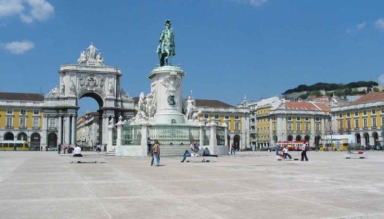 IN Portugal - Dias de roteiro em moto: 7 - Início e final: Lisboa - Percurso total: 1492 Kms - Dias de descanso: Lisboa - Distâncias diárias: 142 a 272 Kms - Destaques: Serra da Arrábida, Rota do