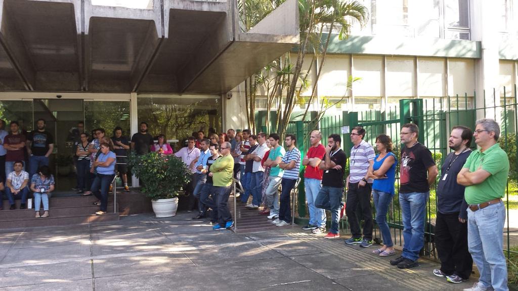 Em assembleia no prédio da regional (fotos acima), em Porto Alegre, os trabalhadores aprovaram por unanimidade participar desse dia, com uma paralisação durante o turno da tarde.