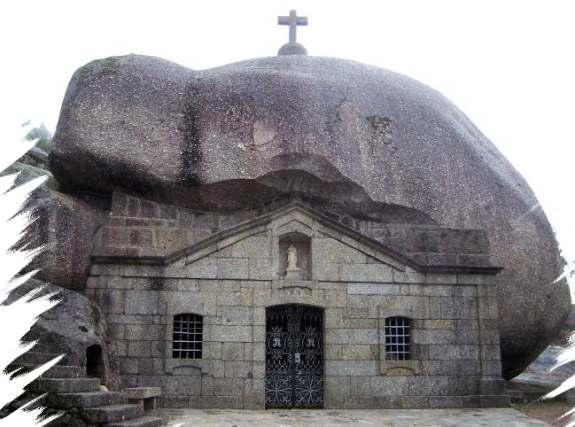 R ISSN 1983-473X Volume 1 Número 2 Dezembro 2008 Igreja de Nossa Senhora da Lapa, em Soutelo, Portugal - Foto: João Forte Artigos Originais Áreas Cársticas, Cavernas e a Estrada Real Luiz Eduardo