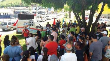 PARACATU Servidores/as da educação de Paracatu também ocuparam BRs para dizer que a greve continua por culpa do governador Fernando Pimentel.