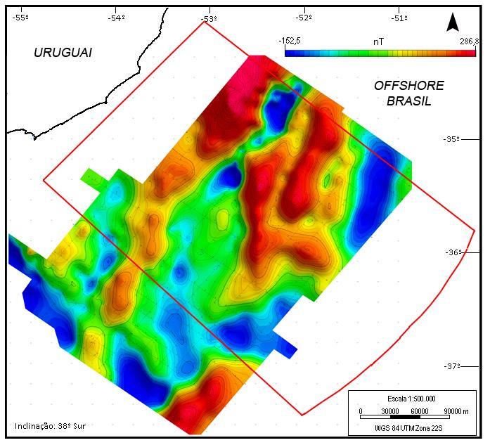 55 Figura 31: Mapa de anomalias magnéticas do offshore do Uruguai reduzido ao pólo (polígono vermelho = área de trabalho).