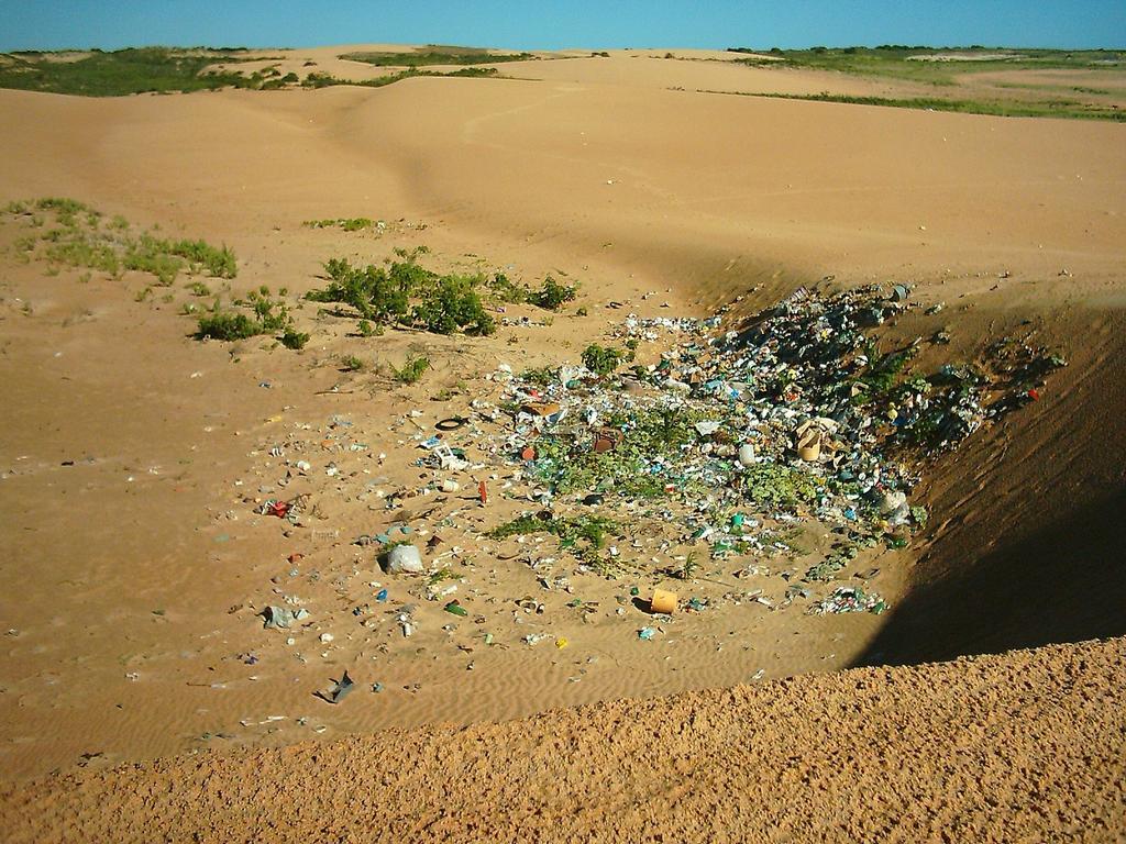 Nossas considerações, ainda preliminares, a respeito do turismo na região se darão com relação à área correspondente ao entorno do grande complexo dunar, pois como já foi constatado na primeira