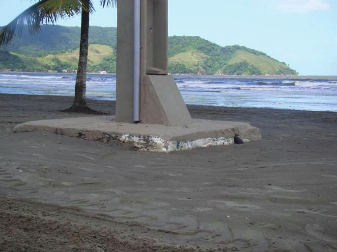 Figura 4.8.3.4-7. Indicador de VIII (erosão/destruição de estruturas artificiais construídas na praia e redução do estoque de areia base do poste do holofote exposta).