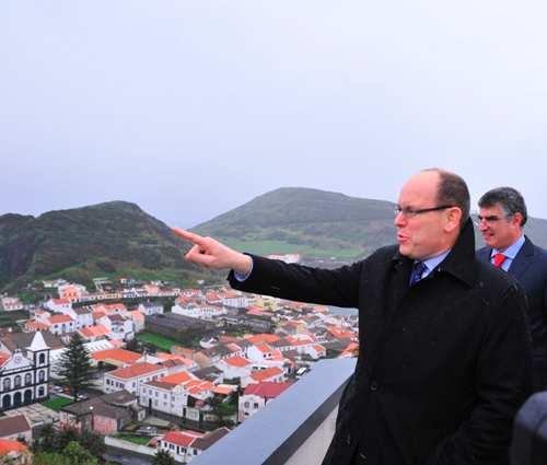 Boletim Climatológico Anual de 2010 CONTEÚDOS Visita do Príncipe Albert II de Mónaco ao Observatório Príncipe Alberto de Mónaco (Horta, 10 de Abril de 2010) 01 Resumo Anual 02 Resumo das Condições