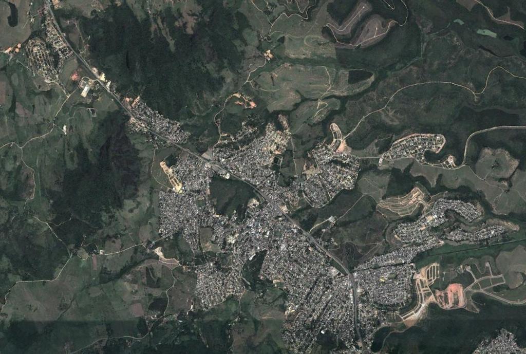 (a) (b) Figura 5 - Sede do município da Serra em 1978 (a) e em 2008 (b) destacando o crescimento urbano. Fonte: IJSN (2013).