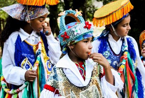 ATIVIDADES: Aulas de danças brasileiras, capoeira, percussão, leitura e escrita musical e confecção de instrumentos de percussão. PÚBLICO: Crianças, adolescentes, jovens, pais e adultos da comunidade.