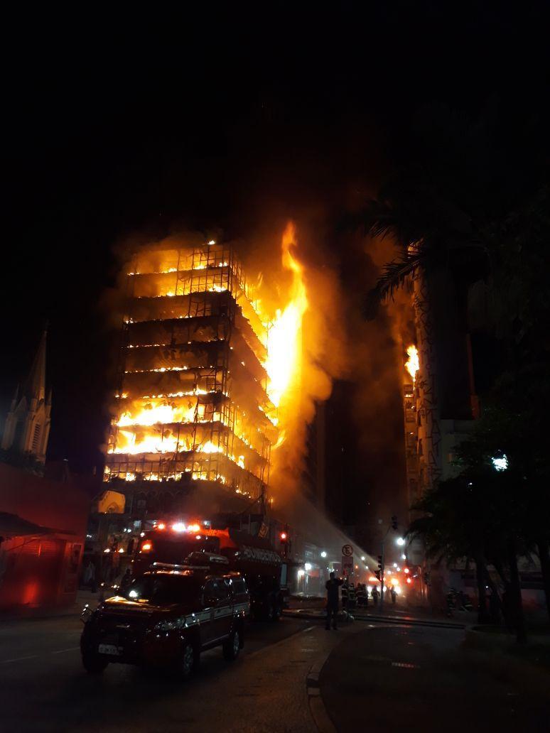 EDIFÍCIO WILTON PAES DE ALMEIDA Construído em 1968 24