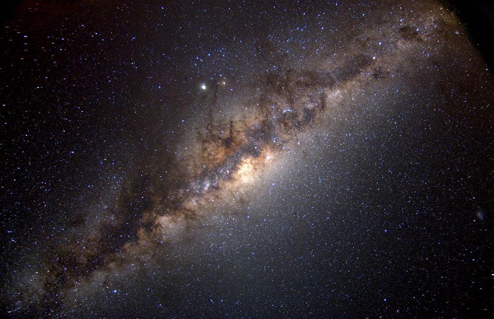 A Via-Láctea A evolução dos métodos para medir a distância e da tecnologia permitiu coletar melhores dados (imagens e