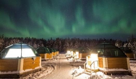 NOITE EM UM IGLU DE VIDRO A sua viagem continuará para o sul, até Sinetta, seguindo os sinuosos caminhos que cruzam o bosque coberto pela neve.