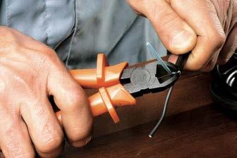 ALICATES Alicate de corte Gedore O alicate de corte é uma ferramenta articulada que tem como função cortar arames e fios de cobre, alumínio e aço.