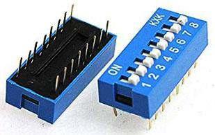 3. Dip-switch (micro-chaves) Um dip-switch é um interruptor eletrônico disposto em grupos, apresentado em um formato padrão encapsulado denominado Dual In-line Package, como mostra a Figura 3.