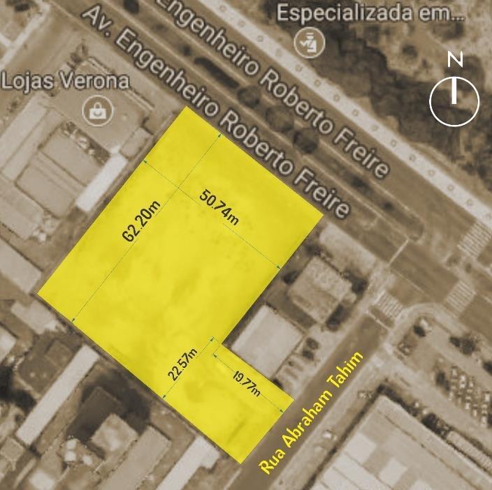 Figura 24: Dimensões do terreno escolhido Fonte: Google Maps, 2017. Nota: Adaptada pela autora, 2017. Está situado entre o centro comercial Seaway e a UNP- Universidade Potiguar.