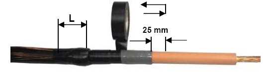 Aplicar duas camadas de fita adesiva com sobreposição de 50%, iniciando a L=40mm sobre a cobertura e recobrindo a manta de alívio em 25mm.