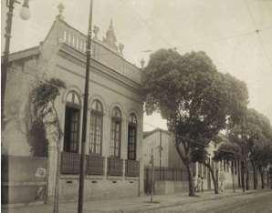 História do Colégio Há mais de oitenta anos, o professor Plínio Leite e sua esposa Prof.ª Margarida Waldmann Leite, tinham um sonho: construir uma Escola.