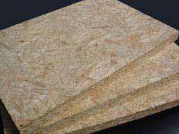 19 3.2 OSB (Oriented Strand Board) Oriented Strand Board (OSB) Figura 2 é um painel reconstituído de partículas de madeira, parcialmente orientadas, com a incorporação de adesivo a prova d'água