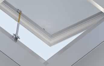 Sistemas de abertura e ventilação para claraboias alwitra As claraboias também podem ser usadas para a ventilação do ambiente, como uma saída de fumaça natural com seção transversal geométrica ou