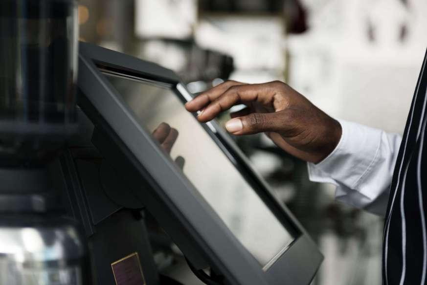 Como funciona para os sectores Todos os pontos de venda recebem os pedidos, já facturados e pagos, num tablet.