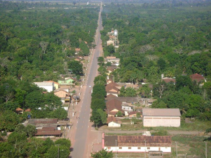 Amazonia 24 milhões de pessoas em 5,2 milhões de km2 (2,1 per km2). Região do Tapajos: 140 comunidades, 30.