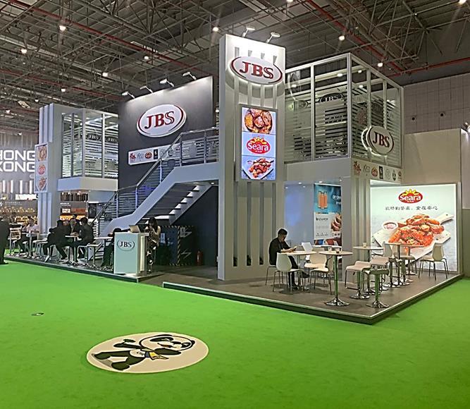 17 Eventos Recentes Em novembro, a JBS firmou mais de US$3,4Bi em memorandos de entendimentos durante a China International Import Expo para fornecimento de proteína animal para o