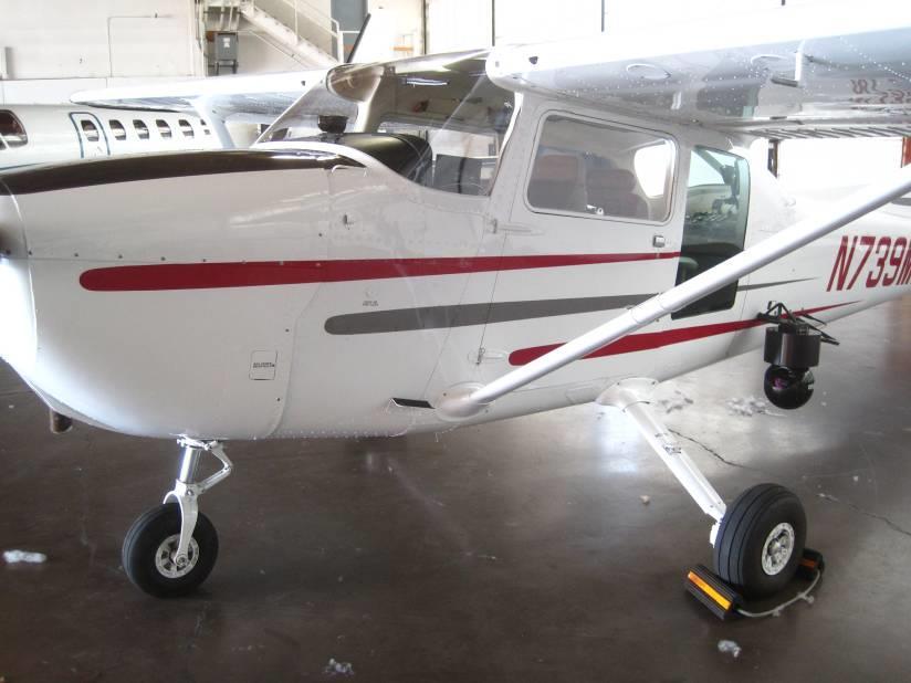 Unit Cessna 172N & 182T