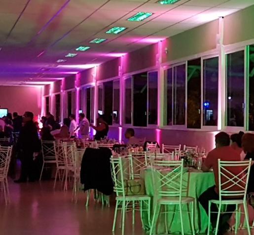 ILUMINAÇÃO/DECORAÇÃO + 2 LASER VERDE + 2 CANHÕES COLORIDOS + 4 MOVING HEAD + 1 STROBO 1500W + 7 GLOBOS ESPELHADOS (1 GLOBO GRANDE + 4