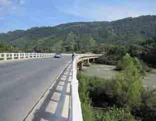 ..5 Pontes e Navegação Embora muitas pontes tenham sido construídas ao longo