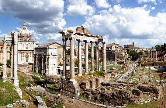 O Monte Paladino é uma das sete colinas de Roma repleta de histórias, inclusive a da fundação de Roma. O Fórum Romano de Roma, conhecido também como o "berço do Direito", é um lugar incrível.