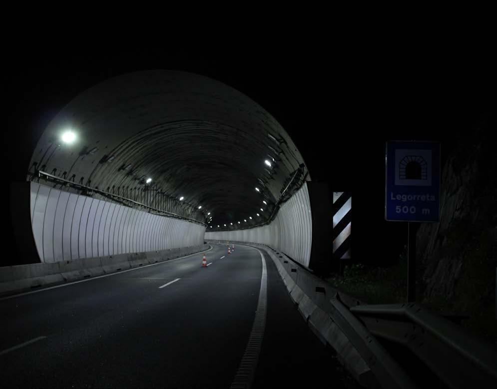 Iluminação de túneis e passagens inferiores Túnel de Legorreta Guipúscoa Permanente Aumento do nível luminoso em mais de 80% A nova instalação dispõe de vários níveis de intensidade