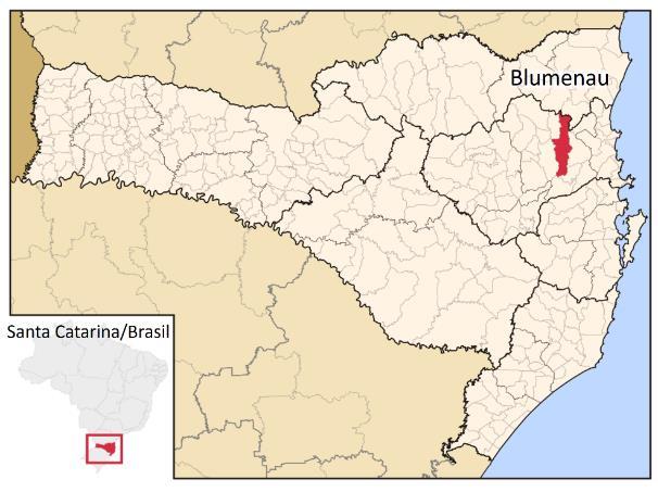 75 3 CARACTERIZAÇÃO DA ÁREA DE ESTUDO O município de Blumenau (Figura 9) situa-se na região sul do Brasil, no estado de Santa Catarina (SC), abrangendo uma área total de aproximadamente 520,5 km²,