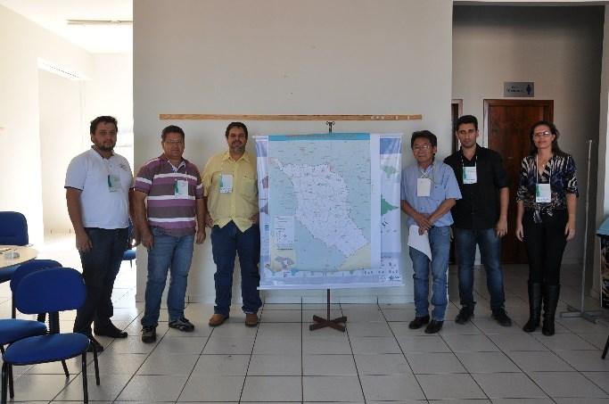 Grupos de trabalho apresentando resultados de mapeamento nas oficinas Ao final de cada oficina foram obtidos quatro mapas com as contribuições dos grupos, que foram