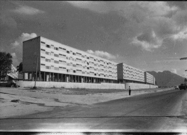 Comissão de Pós-Graduação Faculdade de Arquitetura e Urbanismo Universidade de São Paulo AUH 5871 - HISTÓRIA DA HABITAÇÃO SOCIAL ÁREA: História e Fundamentos da Arquitetura e do Urbanismo NÚMERO DE