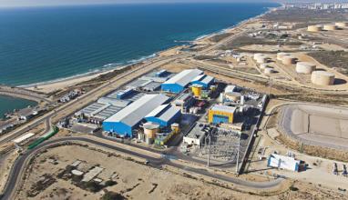 DESSALINIZAÇÃO DE ÁGUA DO MAR As usinas de dessalinização fornecem 500 milhões de metros cúbicos por ano, dos 750 milhões consumidos no ambiente domestico em Israel.
