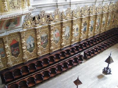 4.1.6 Coro do Mosteiro de São Pedro e São Paulo de Arouca O coro das monjas do Mosteiro de São Pedro e São Paulo de Arouca localiza-se no último tramo da nave central da Igreja (Esq. 25).