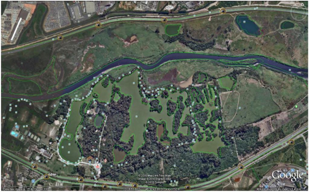 Vol. 7, No. 1, 28-35 (2018) ISSN 2359-6643 Figura 1. Imagem do Parque Ecológico do Tietê apresentando a extensão do complexo as áreas alagadas e o Rio Tietê (Google Maps, 2012).