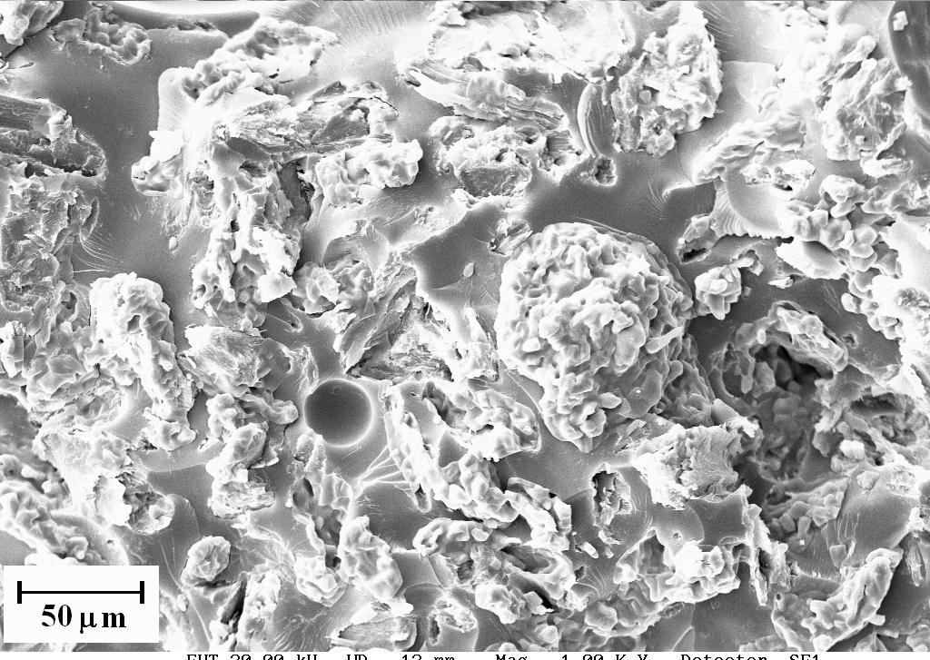 Já a celulose de sisal mantém-se como fibra e se encontra dispersa de uma maneira mais homogênea.