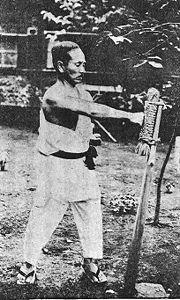 ORIGEM DO ESTILO SHOTOKAN Shotokan é um estilo de Caratê criada por Gichin Funakoshi (1868-1957).