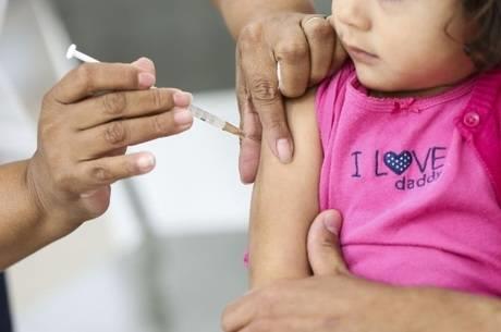 20/08/2018 BRASIL Vacinação contra pólio e sarampo atinge 40% da meta a 13 dias do fim De acordo com dados do Ministério da