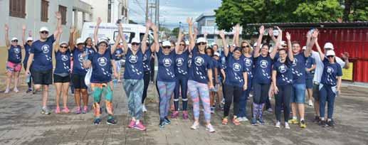 Neste ano, a caminhada de 5 km passou por nove ruas do município e