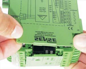 17 Entradas Simultâneas: Cada entrada do módulo permite a conexão de um tipo de sensor diferente, portanto pode-se utilizar um sensor PNP entrada E 1, um contato seco na entrada E 2 e assim