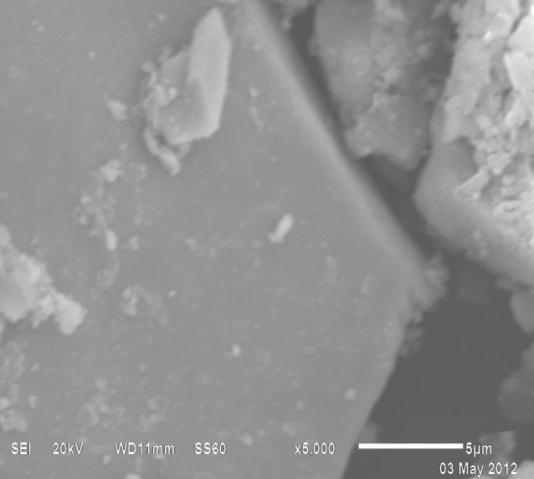 82 a b Figura 28 Micrografias do microscópio eletrônico de varredura da cassiterita (a)