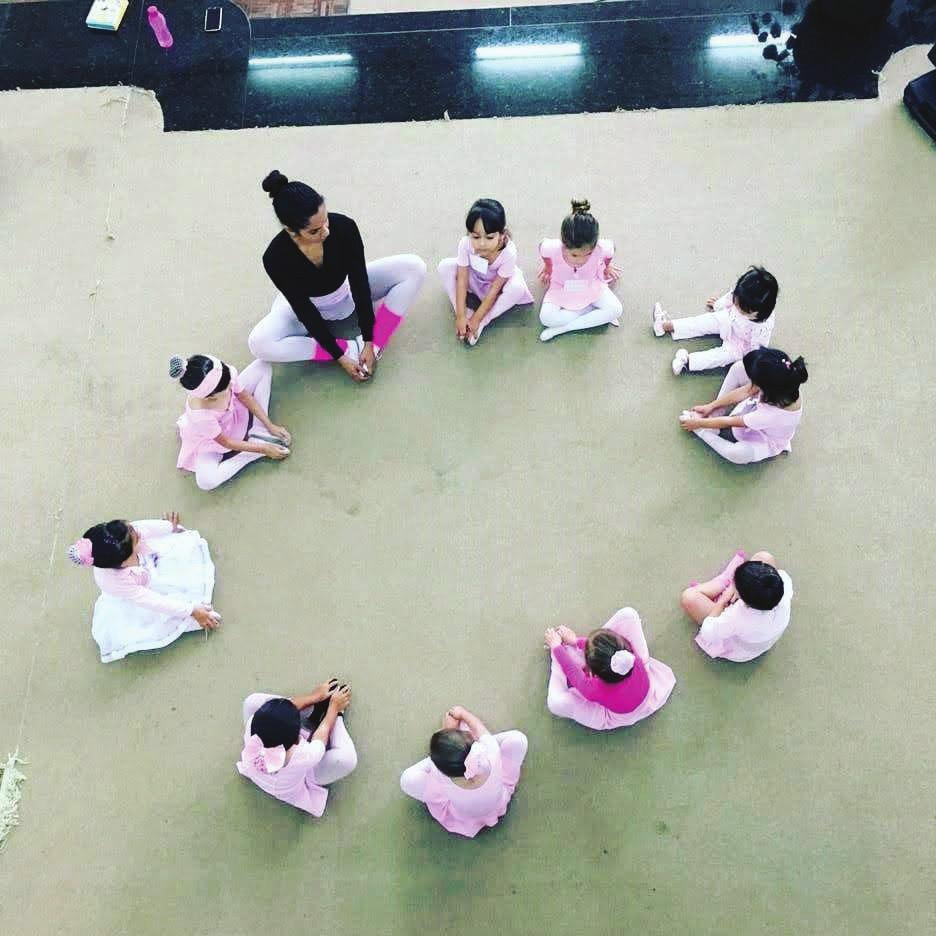 ASSOCIAÇÃO EDUCACIONAL BATISTA EM AFONSO PENA PETIT BALLET O projeto surgiu em 2016 com intuito de ajudar meninas carentes a se socializar e realizar seus sonhos de serem bailarinas tendo