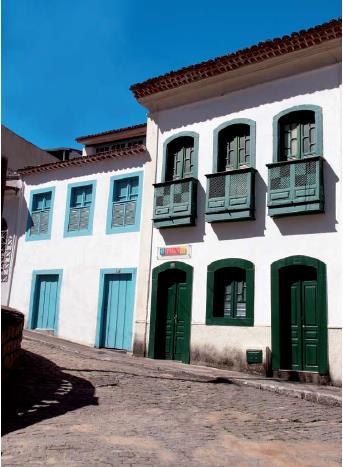 No caso dois, residência onde funciona a sede do IPHAN localizada na Rua José Marcelino número 203/205, no centro de Vitória.