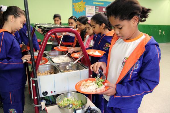 Balcão Térmico Autoatendimento Proporciona educação nutricional e formação de hábitos alimentares saudáveis aos