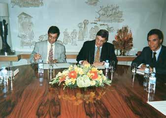 O Presidente da CCILC, Francisco Murteira Nabo, assina com o Vice- -Presidente do China Council for the Promotion of International Trade (CCPIT), Cui