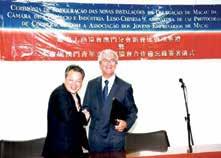 RAEM, e José Morgado, Banco Nacional Ultramarino, na inauguração (3) 2000 Protocolo de Cooperação com a Associação dos Jovens